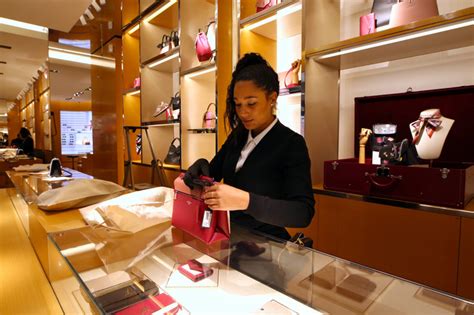 vendeuse chez louis vuitton|lv vuitton emploi.